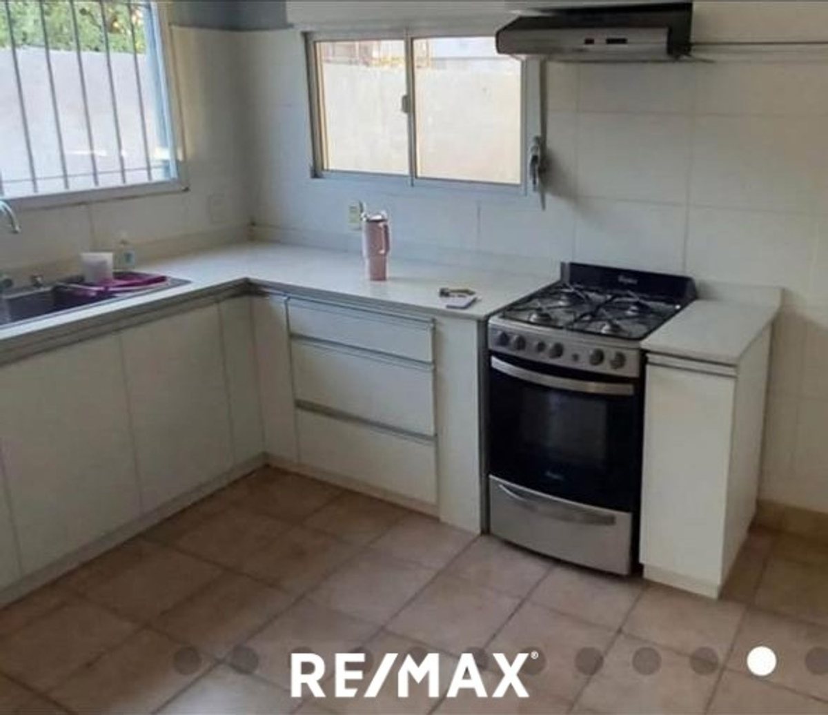 P H en Venta en Bahia Blanca, Buenos Aires Interior
